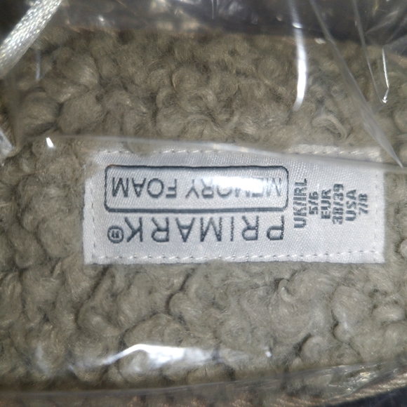 Self care pampering bundle, hot water bottle, slippers, body scrub, bath bomb - Picture 6 of 6